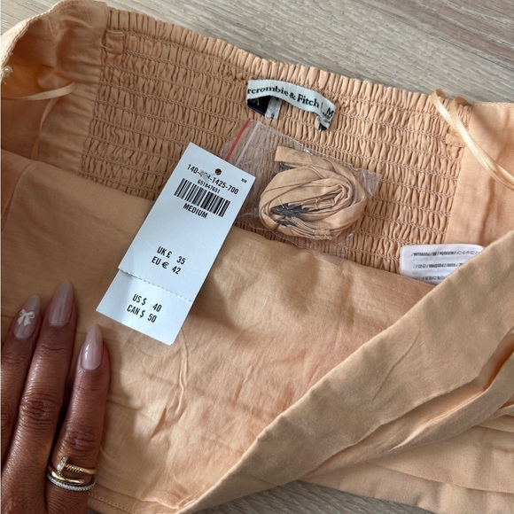 A&F Strapless Poplin Ruched Top - Picture 3 of 4